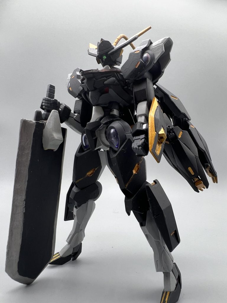  一般化し始めたガンド搭載MSを対策するための新生グラスレーのアンチドート搭載型MSアンチドートとガンドを同時運用するために、自身のパーメットスコアは基本4であり、並の人間では扱えないので旧ペイル・テクノロジーズから得た強化人士のデータを用いた技術をパイロットに組み込んでいる。 