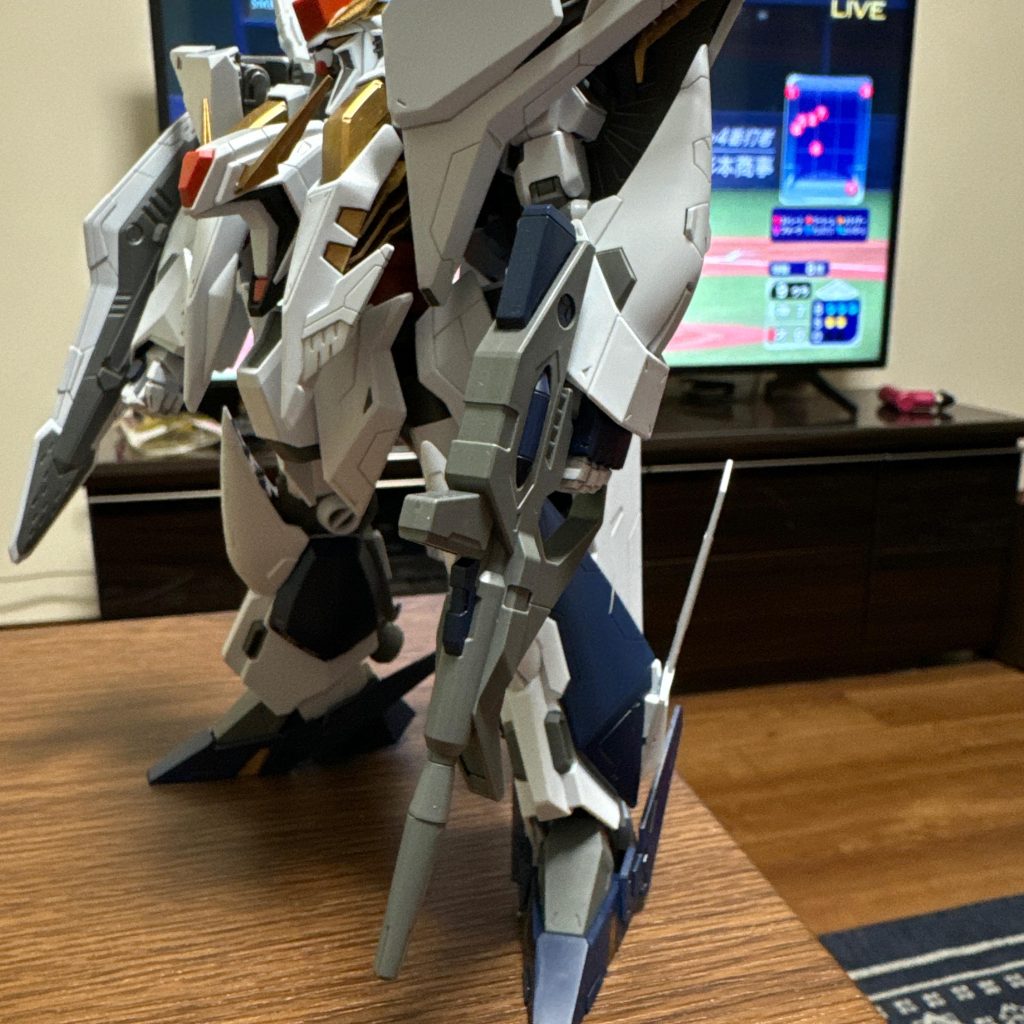 左利き化。手の内側のダボを切るのみで装備できました😁