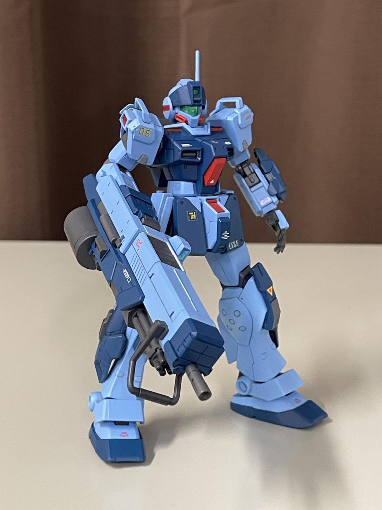 今回のコンセプト【ジム砂がケンプファーに勝つ】いったいどうすれば良いか本編の戦闘シーンから考察(なお描写ほぼゼロな為参考にならず)した結果、「とにかくガトリングだ!」となりでっかいガトリングを求めた結果。       複合射撃兵装シェキナー搭載。        流石にこれならミーシャのケンプファーに勝てるハズ…。