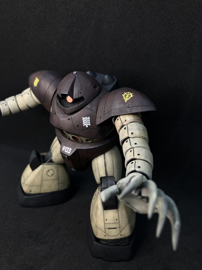 腕を延長した方が迫力が増す様な気がして。