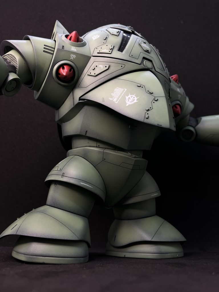 主にプラ板工作とスジ堀りでディテールアップしました。