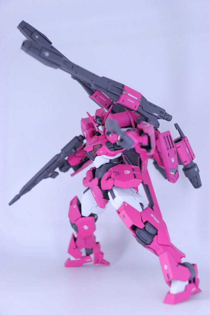 フラウロスのライフルは無改造で、ガンヴォルヴァに持たせることができましたー。この重武装感がなんともいえないですね。