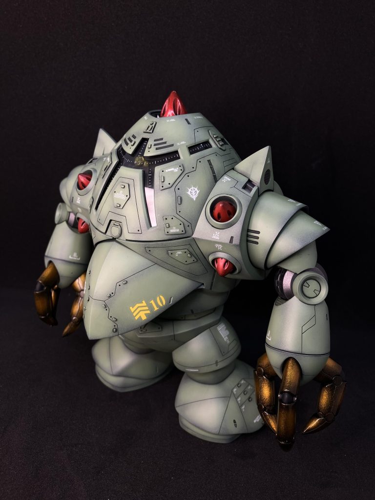 爪はクリアイエローのグラデーション塗装にしてみました。