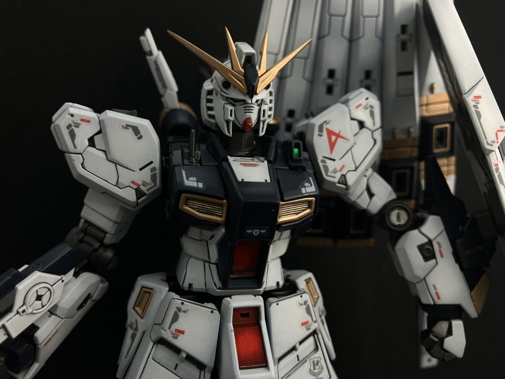 若干、スジ彫りを追加した程度です。