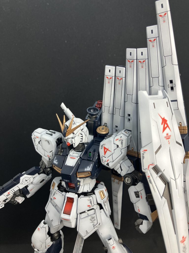 腰アーマーのVの部品、何処かに飛んでいきました。(泣)探しても出てこない(泣)