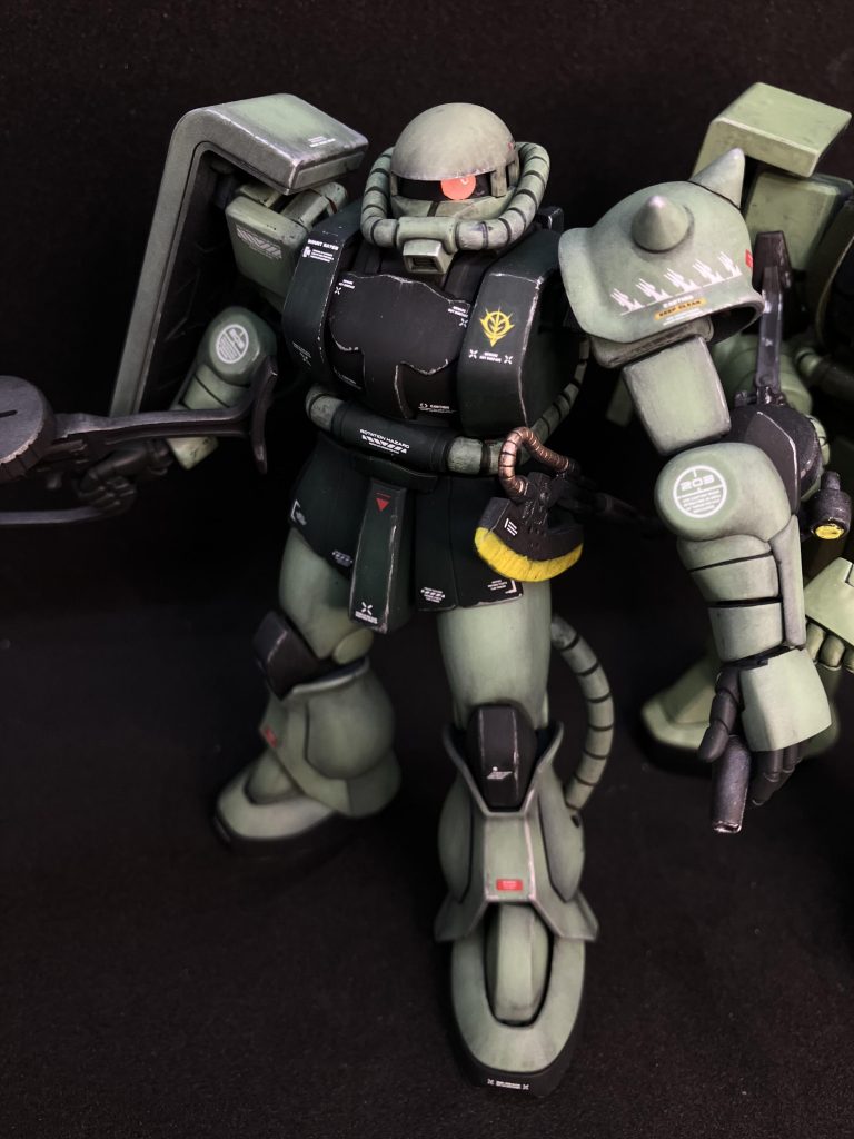 リバイブ版 ザクⅡ(実はシャアーザクを量産型カラーで塗装)こっちのザクはエアーブラシで塗装したかな?