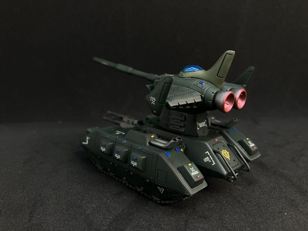 塗装は何色にしようか?悩みましたが、無難な深緑色にしました。