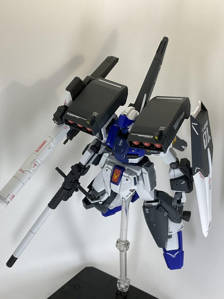 地味ですがアクションポーズ