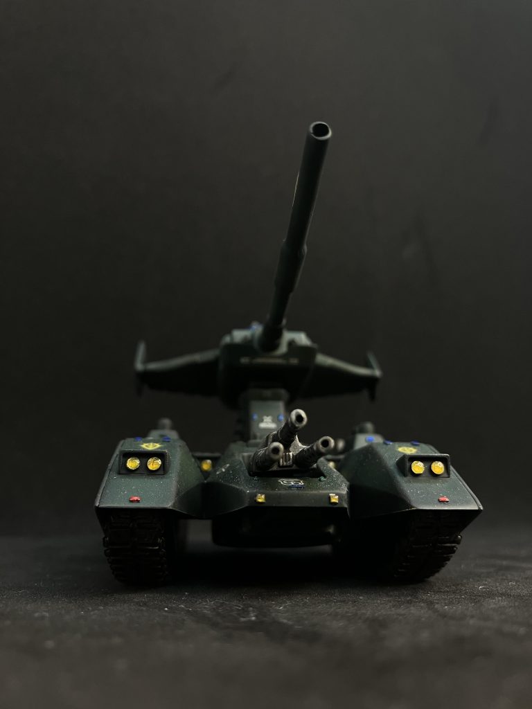 いい感じに出来たと思います。バルカン砲の筒先にピンバイスで穴を開けましたが失敗です。上手く芯に開きませんでした(泣)