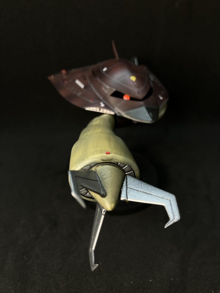 爪にピントが合って本体はピンボケ。