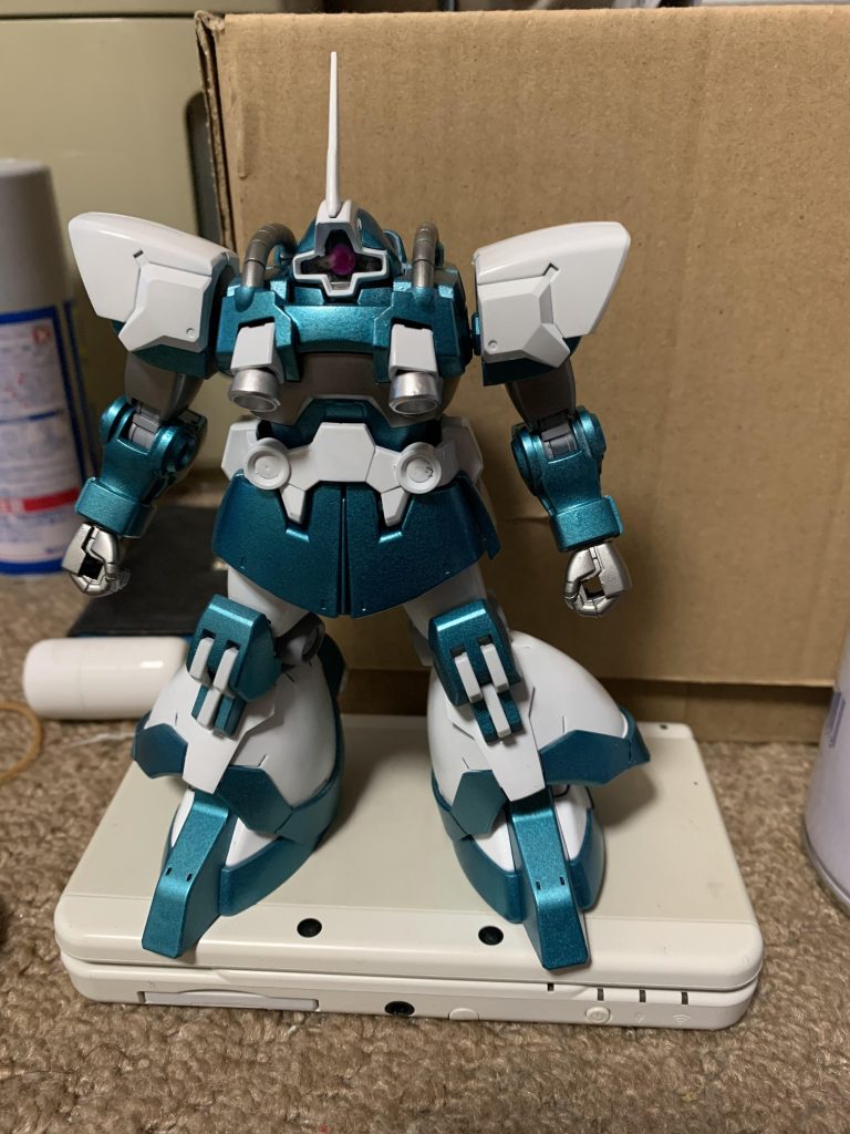 実は数年前に全塗装したものを塗装し直した作品です。当時と比べて少しは技術がついたと思っています。武器はガンダムベースで買ったシステムウェポンを使用しています。ご覧いただきありがとうございました。