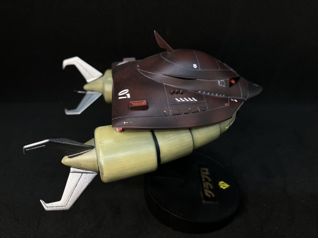 腕の関節にボールジョイントを仕込みました。エポパテで固定しました。