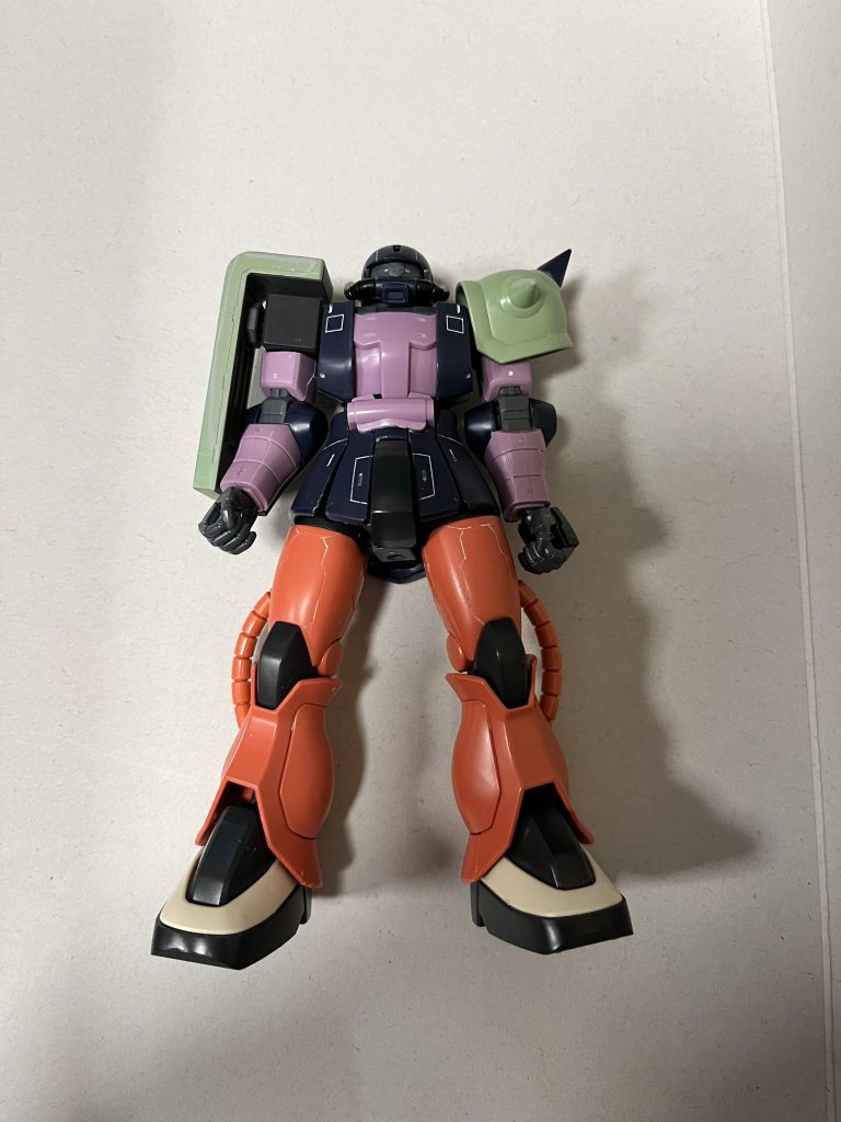 塗装前の仮組みしたところです。色味がチグハグで、本当にこれが形になるのか不安でした。