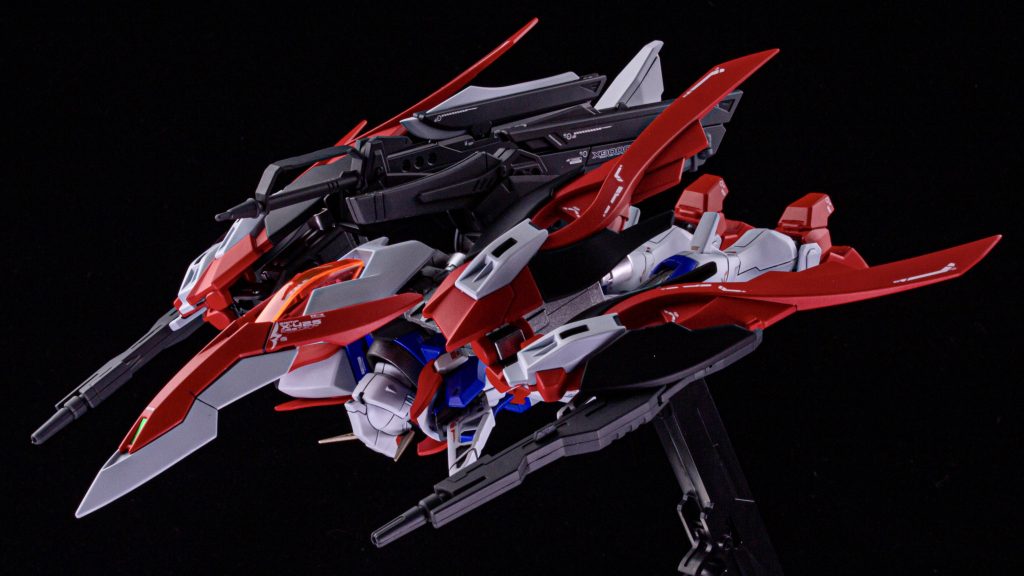 飛行形態に変形。