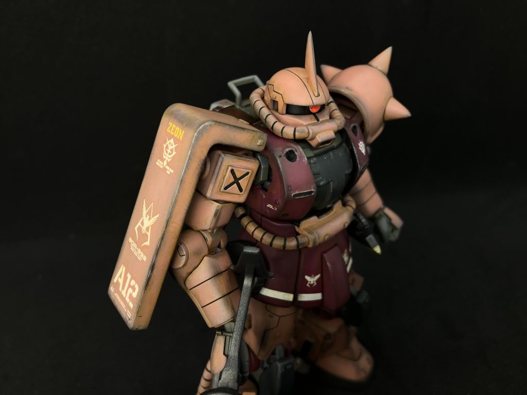 塗装は自分の好みのシャアザク色で!