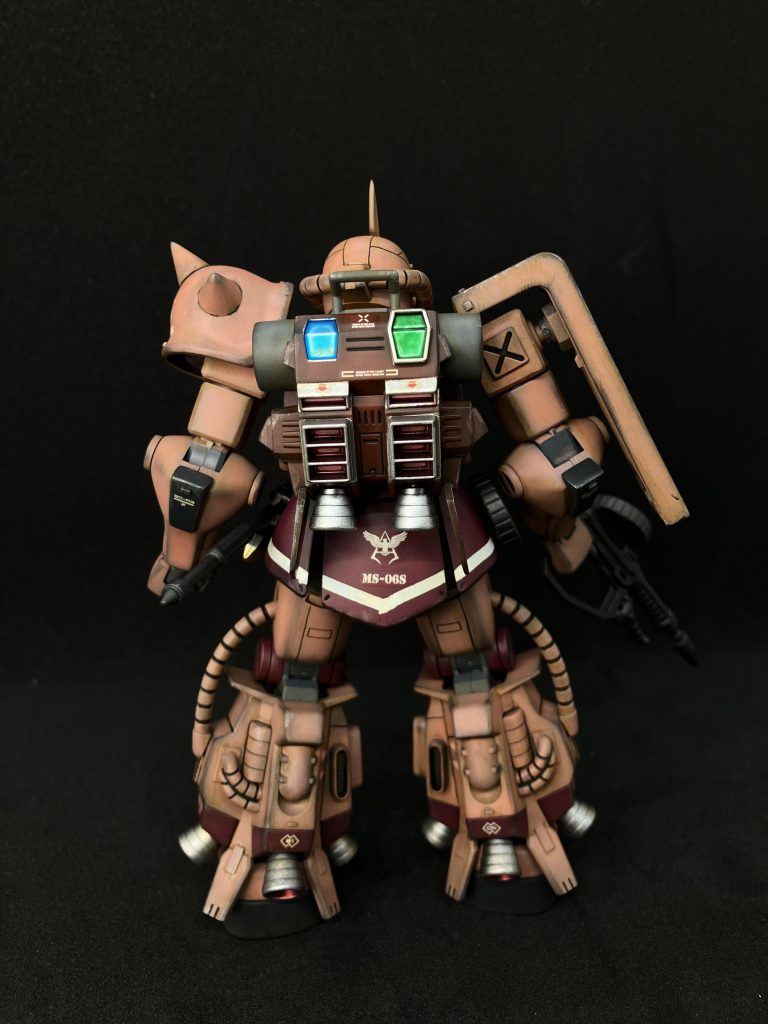 後ろ姿。腰の白いラインは塗装ですが今一でした。(汗)