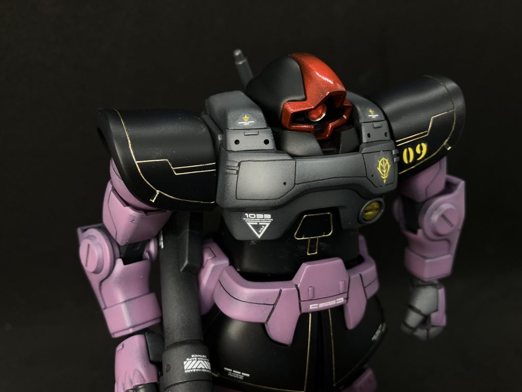 黒部分の墨入れはエナメルのチタンゴールド。