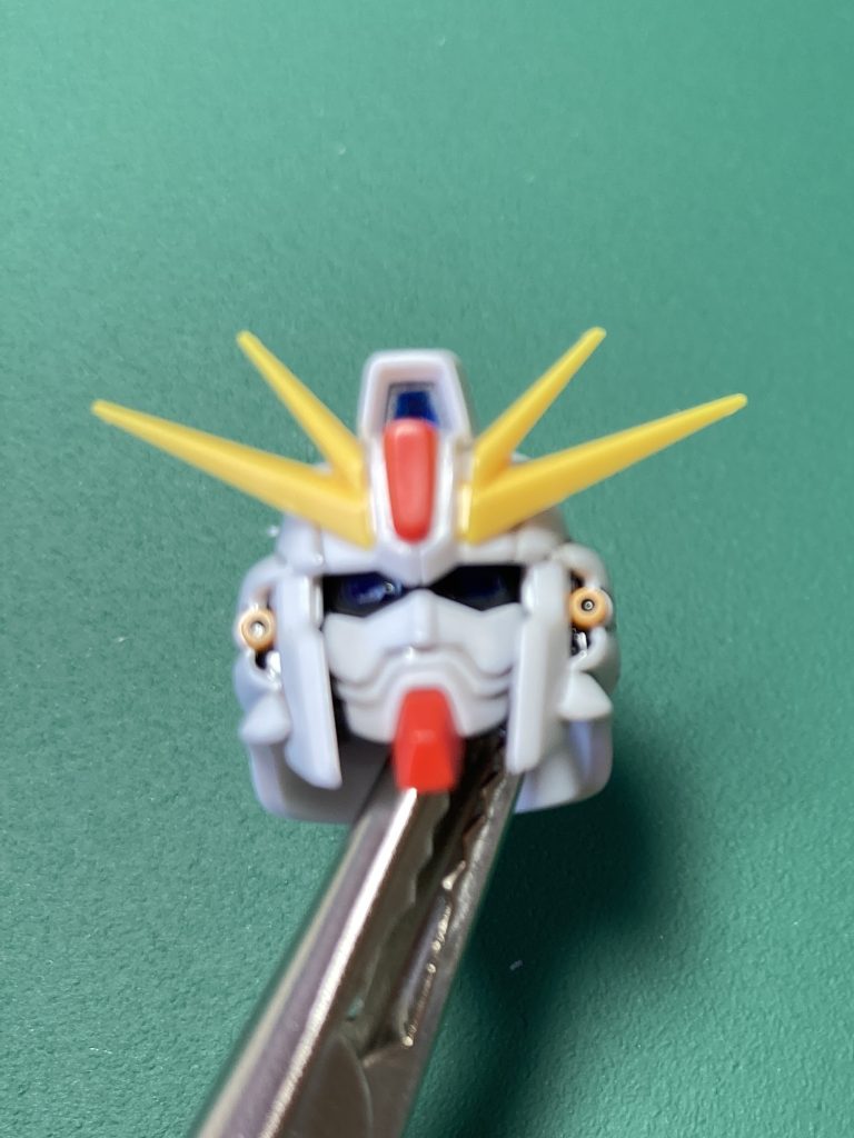 アンテナの黄色い部分がポロリしまくるので、接着しました。