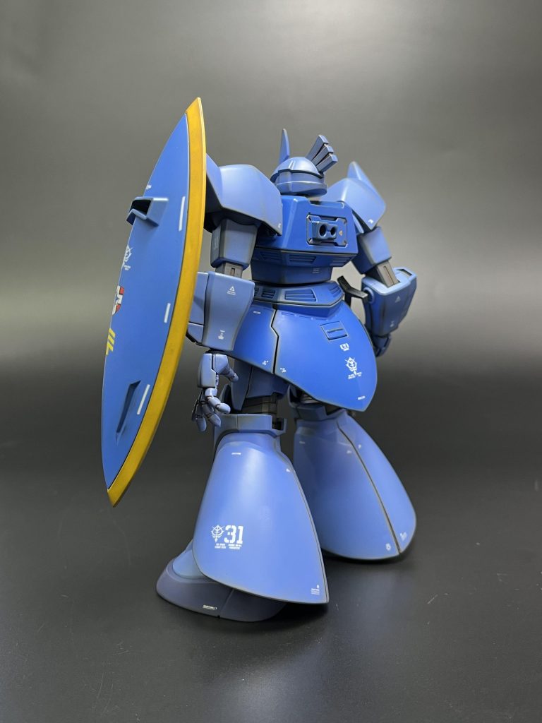 デカールはガンダムデカールのジオン系のものを使用、専用機なのでパーソナルマークとナンバーも貼ってます。