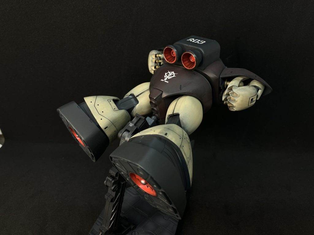 前回、作成したゴッグとほぼ、同じスジ彫りです。