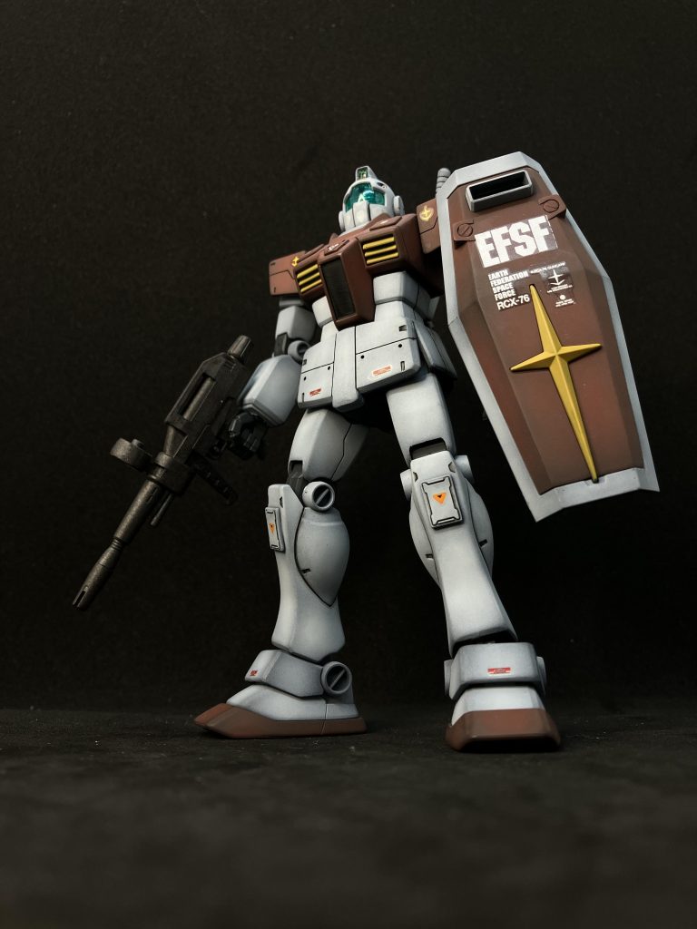 いつも通り、スジ彫り+プラ板工作市販部品でディテールアップ。