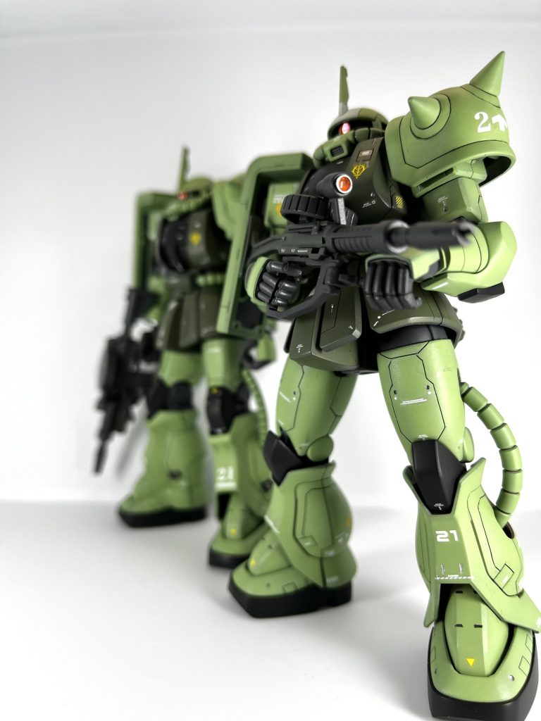 最後までご覧頂きありがとうございました。同時製作したF1.5とツーショットです、(*´ω`*)少尉のＺＴＴとの出会い創作してみました。今後もこの調子でやっていこうと思います。この機体もF1.5も(^○^)少佐のギャンも全て夏までには基本工作を終えて塗装待ちだったのですが、とにかく忙しくて…。やっぱりプラモデルは完成させるとテンション上がりますね。引き続き頑張ります。よければコメントしてやって下さい。