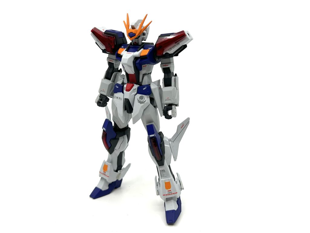 非武装状態正面。基本的なストライクガンダムのフォルムを逸脱していない、汎用的な素体である。