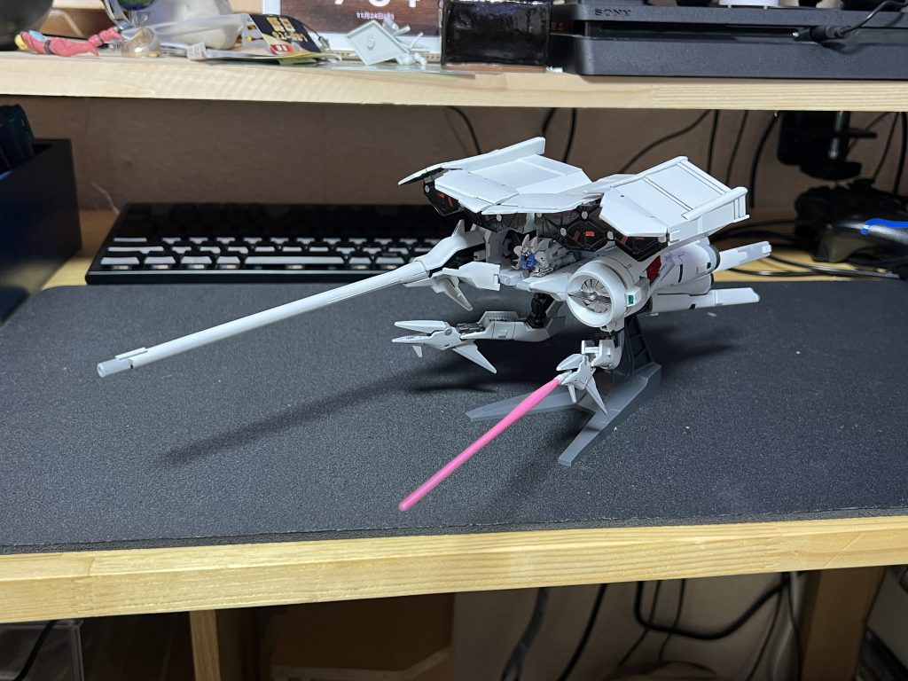 全体1/550とはいえ長いからデカく感じる中の人もそれなりに塗り分けましたが、オッサンの目にはしんど過ぎだのでアップの写真はありません水性塗料で全塗装部分的に筆塗り、つまようじ塗りさあ、貰い物の積みプラ消化第二弾はHGνガンダムです半分作ってあったからバラしてからなんだよな、、、 ご覧いただきありがとうございます