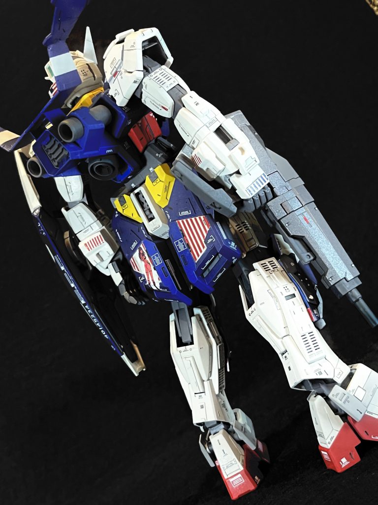 普段はガンプラ作るときにはパッケージ通りのカラーリングにしないのですが今回はほぼパッケージ通りの色合いにしています