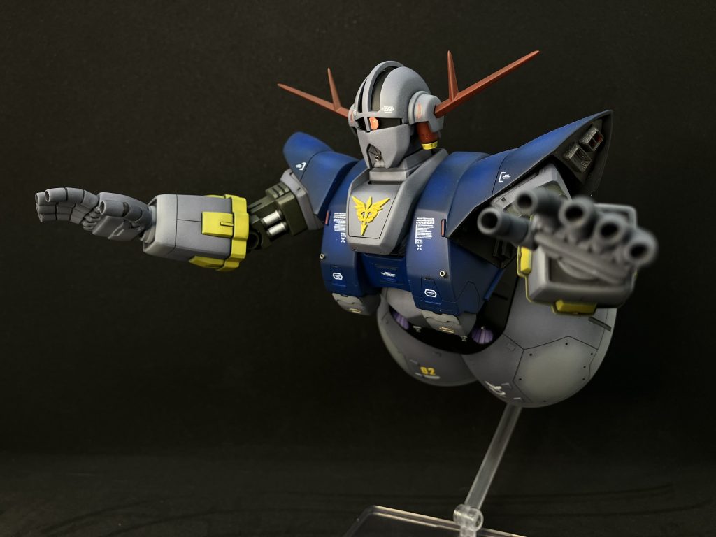 肩が、スカスカだったのでプラ板と市販部品でディテールアップしました。