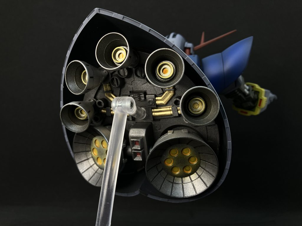 スラスターも塗り分けしました。市販部品で、ちょっとだけディテールアップ。