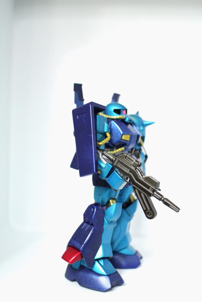 連邦仕様なのに、なぜかマラサイのライフルを持たせましたw