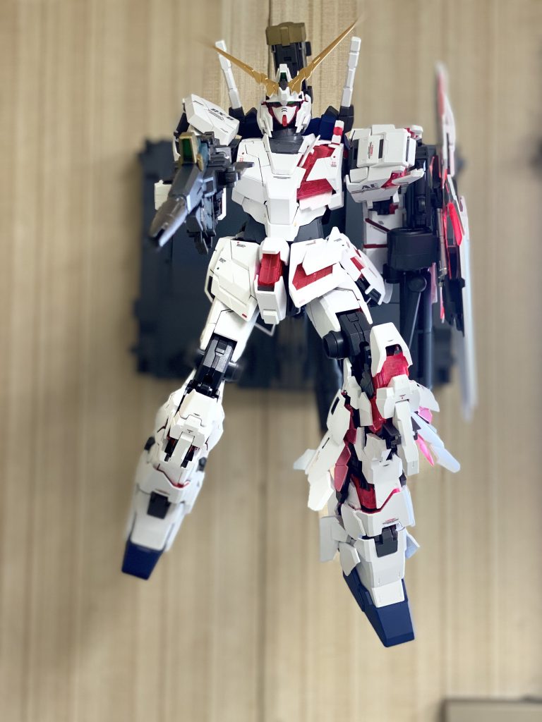 半身をデストロイモードにしてみました。左右で長さが違い空中に浮かせてます。