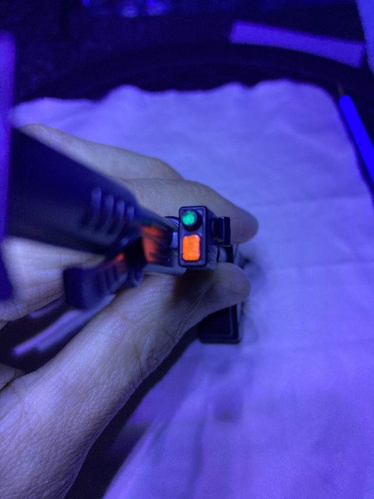 バズーカのセンサー類も蛍光色で塗装して見ました。