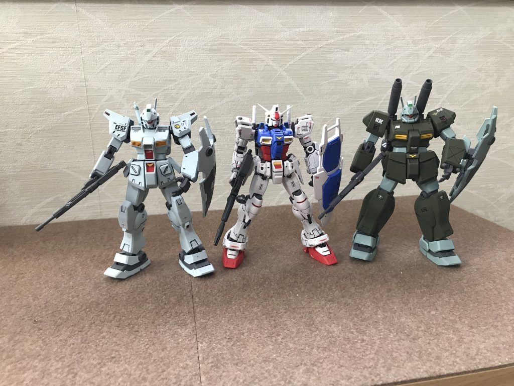 完成当時の写真6部屋の片隅で僚機と撮影。キンバライト鉱山跡でチームを組んだ3機です。モンシア、ウラキ、キースのやりとりが面白かった。モンシア「やるじゃねぇか ウラキ中尉っ! 着いてこいっ!」