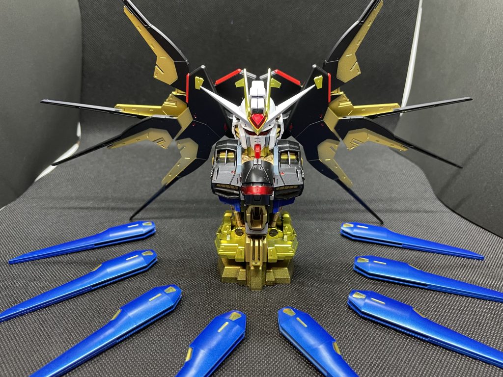 旧キットのウイングではありますが、しっかりドラグーンは取り外し出来ます