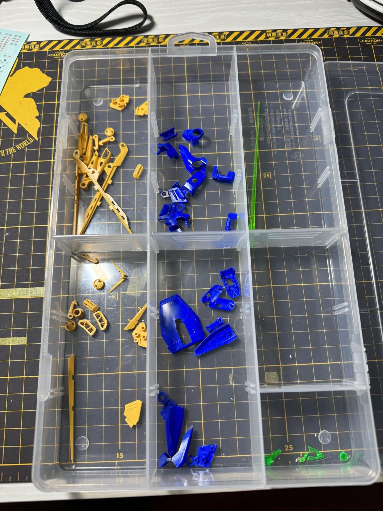 青と黄のパーツのみ切り出して、ゲート処理も実施しました