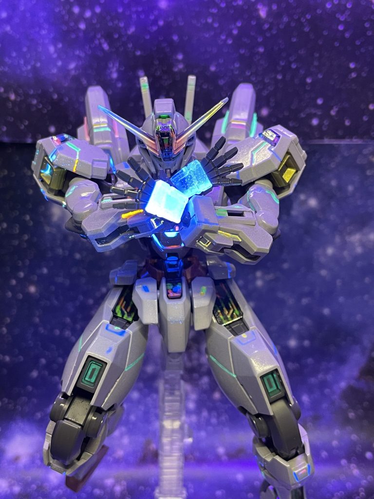 手の甲は透明のクリアパーツにしてるので、ブラックライトでよく光ります