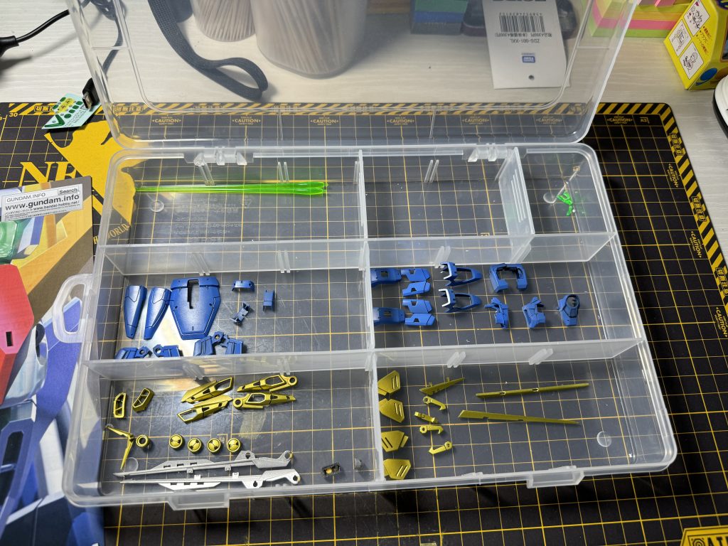 塗装後、タミヤのスミ入れ塗料(ブラック)にてスミ入れを実施