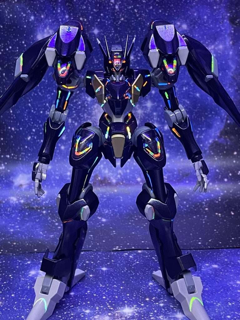 前回のキャリバーンとエアリアル改修型に続きファラクトがロールアウト全身に蛍光塗料で墨入れ、外装はプリズムブルーブラックにメタリックパープルを調色