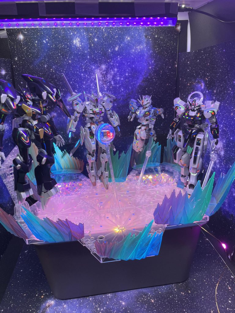 4機分の制作と土台の制作でかなり時間がかかりましたが、かなり派手な作品が出来て満足です後はスペースの問題ですね笑