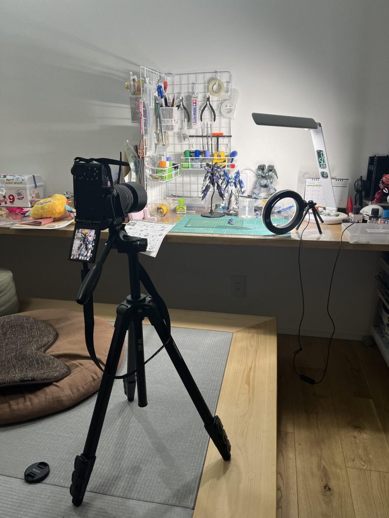 制作工程ではないのですが、今回よりデジタル一眼カメラで撮影しております！SONYのZV-E10というカメラを購入しましたVlogなどの動画に力を入れたカメラになるのですが、iPhone13と比べるととてもキレイに撮影できるようになったと思います！（主目的は子供の成長記録や行事の際にズームでき、動画で残したい）勉強中ですがF値を設定することで、全体にピントが合い、前後のぼけ？（ライフルの先端がボヤボヤなど）がなくなるだけでも買ってよかったなと思います！F値を上げると背景がギザる？これはどう対策したらいいんだろう、、、