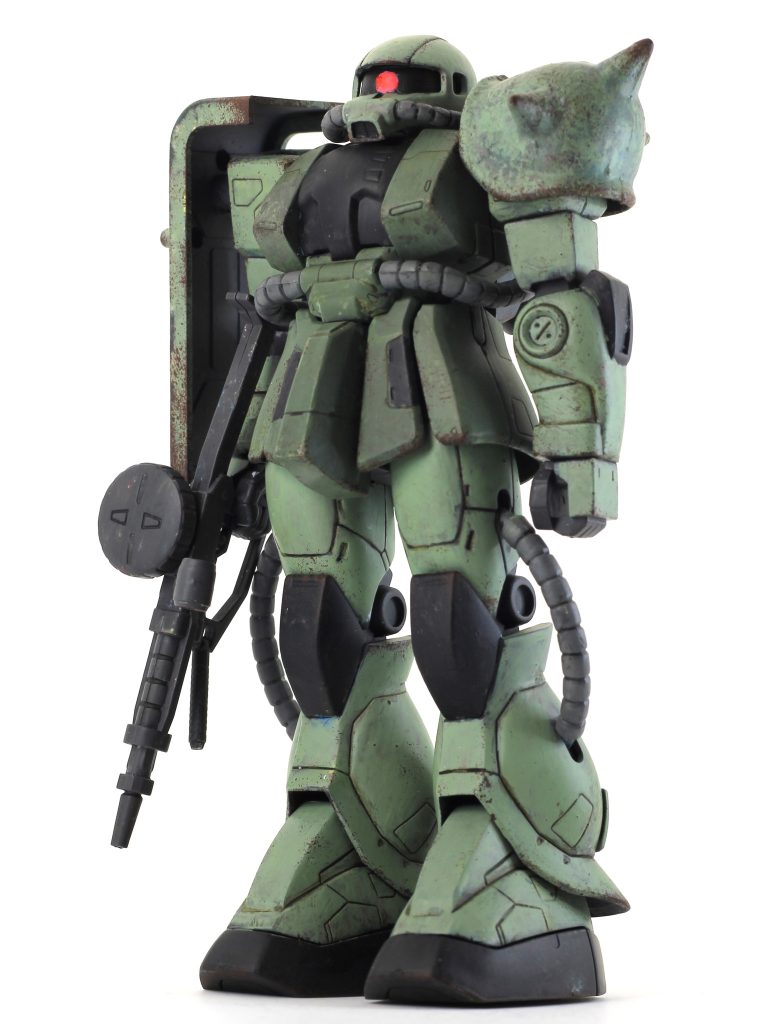 本体は合わせ目をしっかり消しています。ショルダーアーマーには鋳造表現をしてみました。