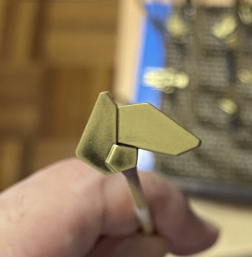 クリアの吹きすぎで一部色が落ちてしまい、再度吹き直しもありと、いろいろと手間取りながらも良い経験にはなったかな、と思ってます。