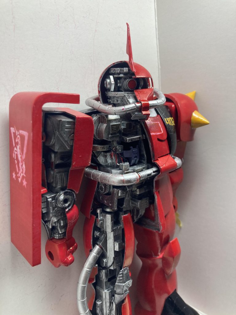 メカ部分の露出の関係で、マーキングはいつもより控えめとなっています。