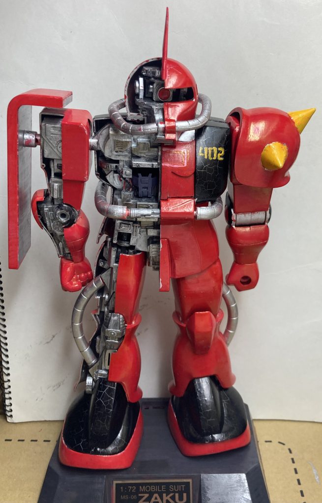 正面から。相当久しぶりにキット付属のシールを台座で使いました。