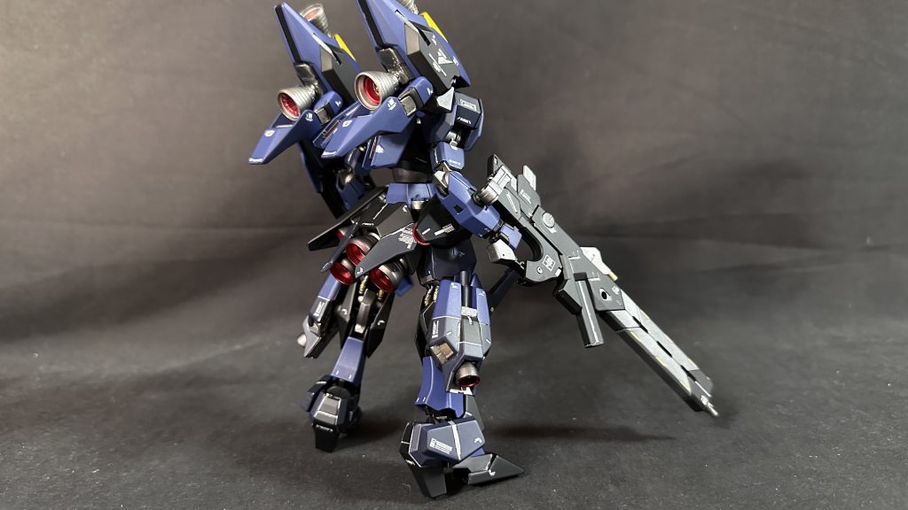 後ろから。ソーンのお尻とデミバのサイドバーニアのおかげで、バーニア盛り盛りでセクシーな後ろ姿になったと思います。高機動タイプ感は出せたでしょうか。