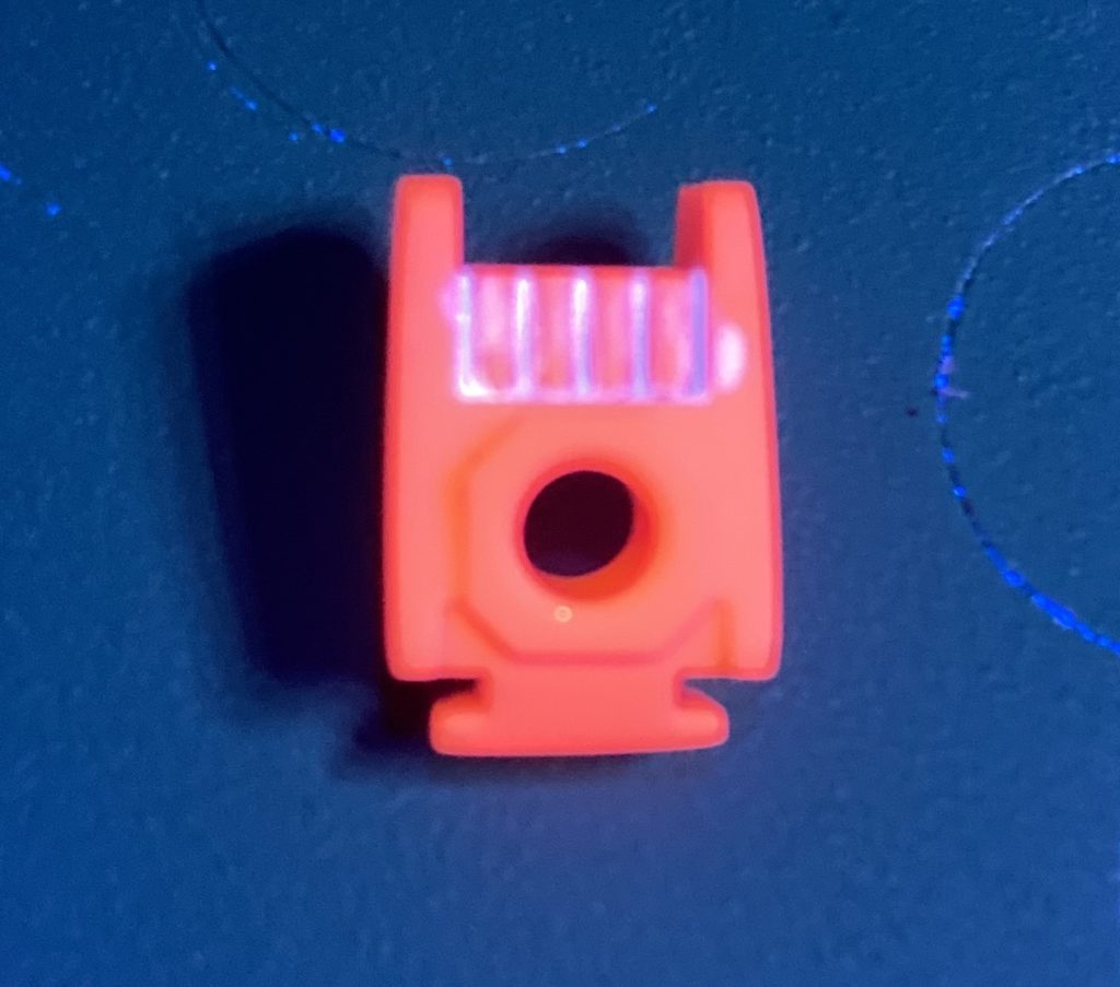 ブラックライト下では、白く光るようにして見ましたがいまいち効果が出ませんでしたｗ