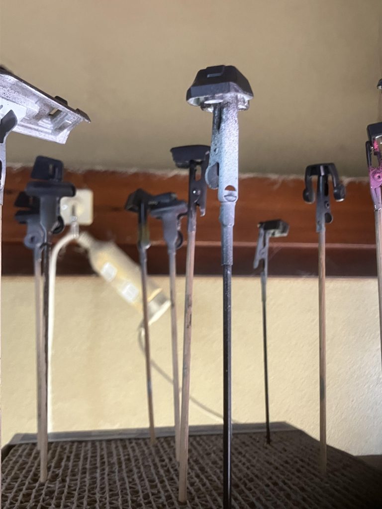 ガンダムマーカー メタルブラックで 下地塗装しました