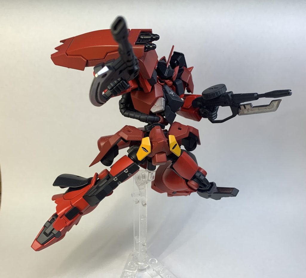 森林や市街地などで最大効果を発揮します(*^^*)そのため取り回しの良い二丁拳銃型スタイルが基本となります格闘も同時にこなせるようにもなってます